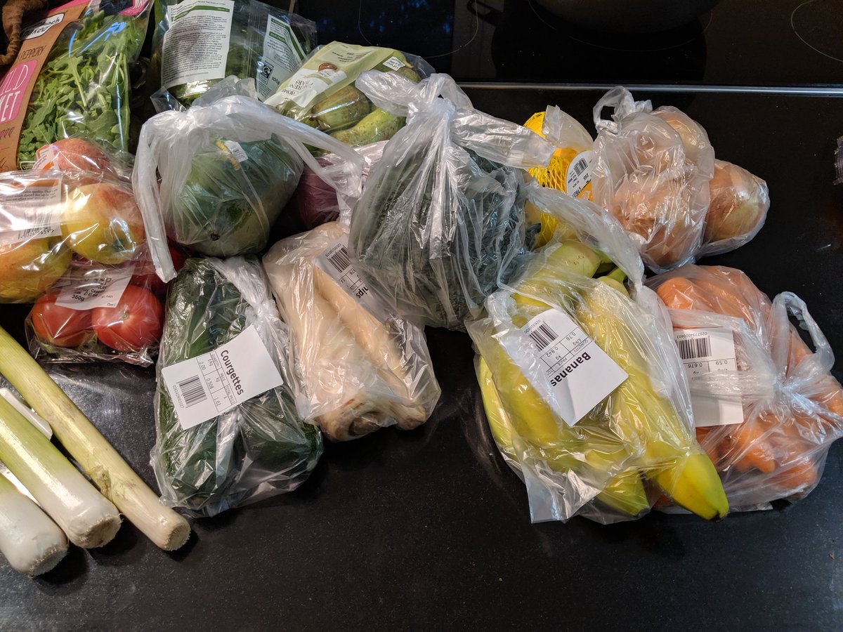 blueshrapnel's tweet photo. @tesco try harder!  I specially bought loose veg to reduce the amount of plastic bags in my order but they all came in little bags that I can't recycle. https://t.co/YyAPmDiwRM