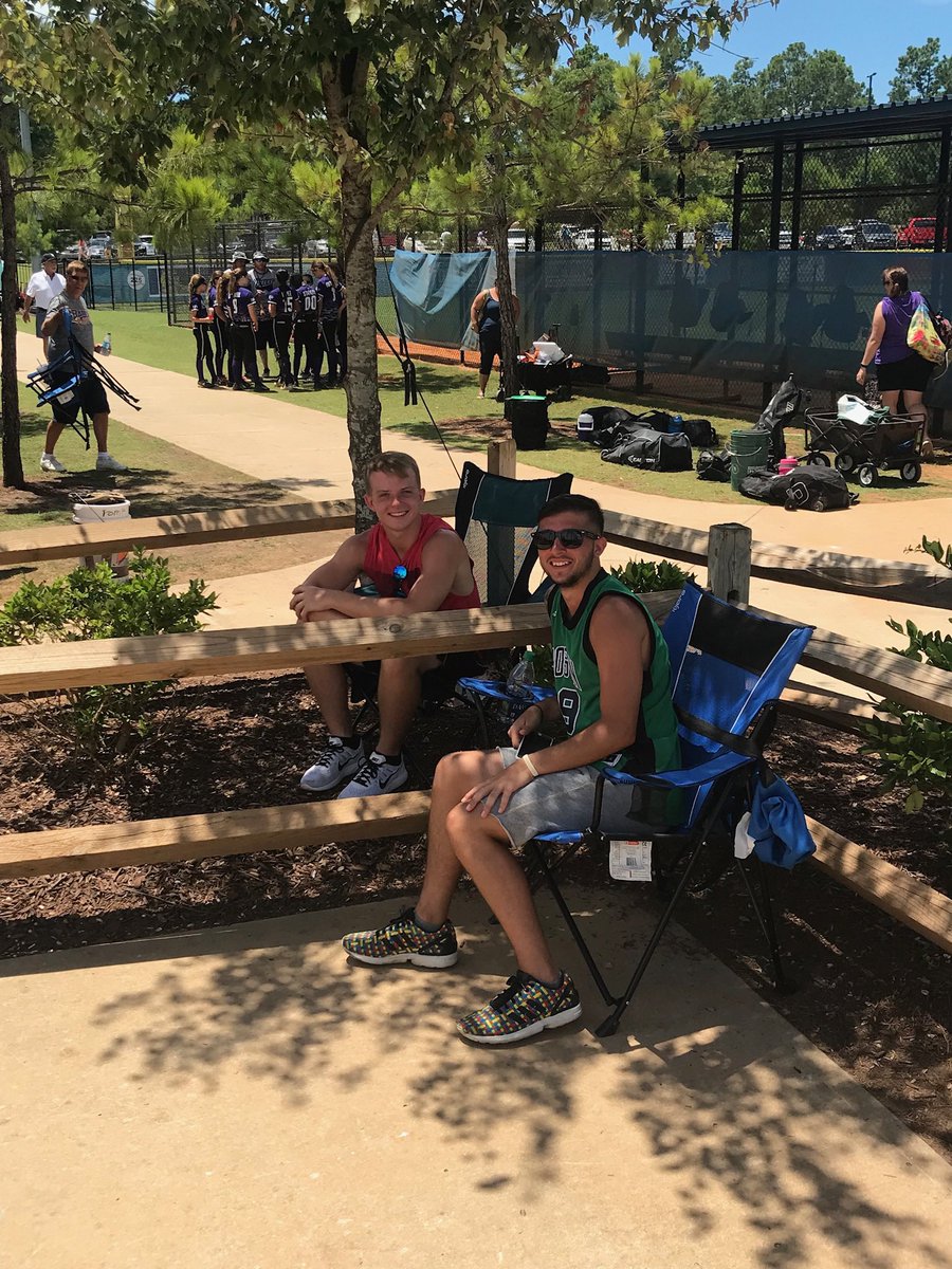bclark2510's tweet photo. Happy Birthday brotha! One more year and we can hit the bars 😆 https://t.co/O41BWoFIkt