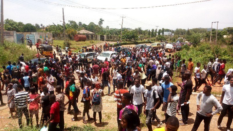 SaharaReporters's tweet photo. Ekiti Students Threaten Mass Protest If Demands Are Not Met | Sahara Reporters
In an interview with SaharaReporters, President of the union, Jide Akomolafe, said that they would embark on another protest if their colleagues were not... #FUOYE 
READ MORE: https://t.co/b4851utubV https://t.co/cFTq2CqRRH