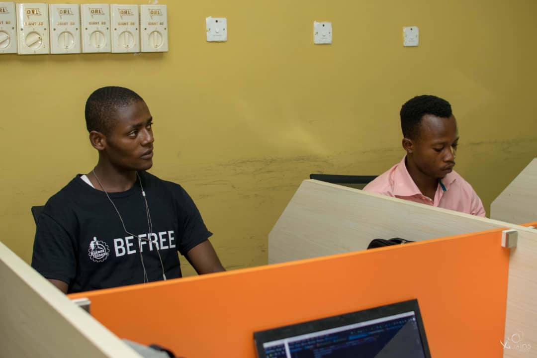 ugwulo_'s tweet image. It&apos;s been a wonderful experience being here #ALCPhase2

My Appreciation goes to:
@pluralsight  @googleafrica @Andela_Nigeria 

@Esidemsam

@OluakaInstitute