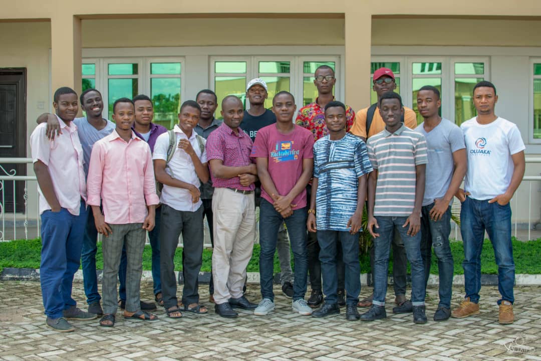ugwulo_'s tweet image. It&apos;s been a wonderful experience being here #ALCPhase2

My Appreciation goes to:
@pluralsight  @googleafrica @Andela_Nigeria 

@Esidemsam

@OluakaInstitute