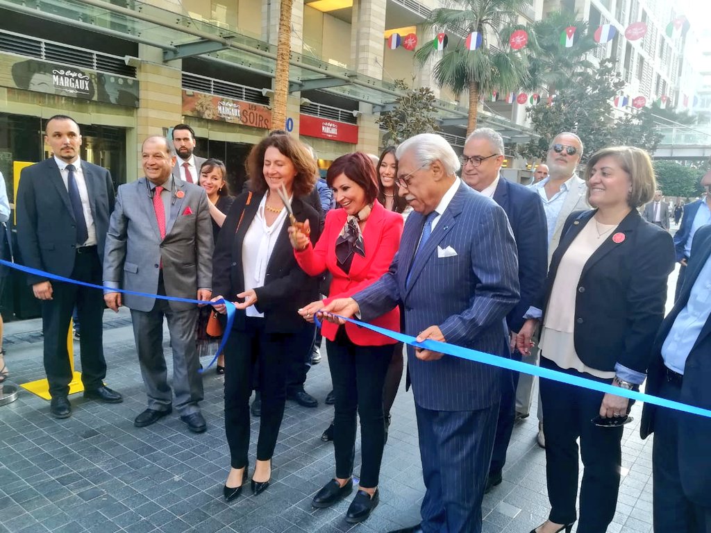 FranceJordanie's tweet photo. #FrenchweekJo 2019 c'est parti! La ministre @MajdShweikeh, l' ambassadrice de #France, Véronique Vouland-Aneini et le prsdt de @Cafraj_jo ont inauguré la 5ème édition de la French Week à #Amman. Au programme : concerts, cinéma, exposition de produits français, animations de rue. https://t.co/hYdCOuHog2