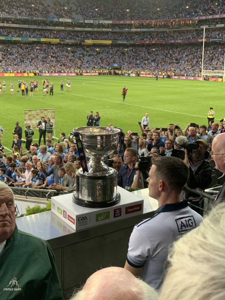 KERRY - KILKENNY - THE GARTH BROOKS SHOW...ONLY THE DUBS COULD DO 5 IN A ROW...#Legends