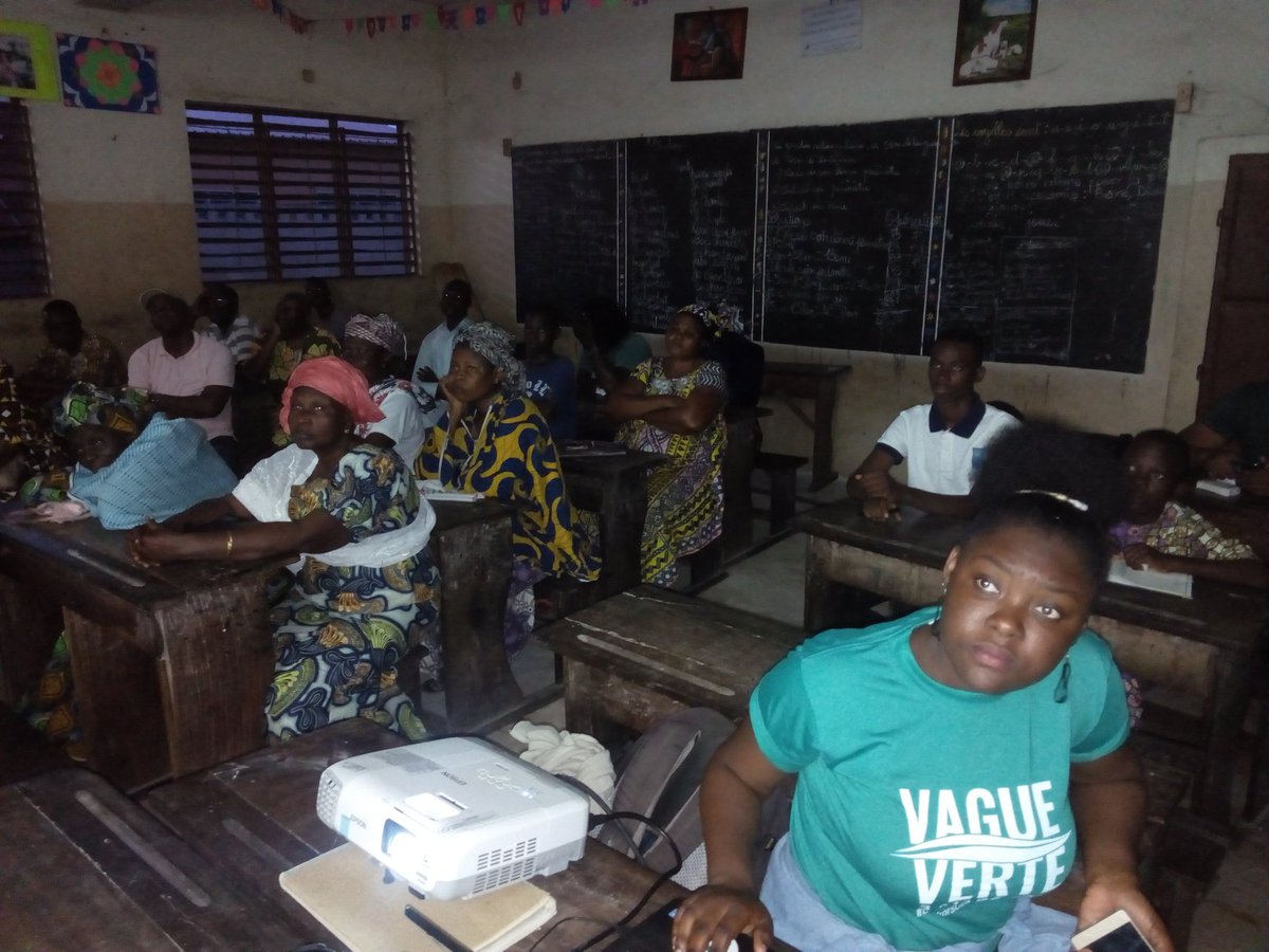 VerteBrigade's tweet photo. 7 septembre 2019| Interventions de quelques membres du Comité de Développement Durable du quartier.

#Gbénonkpo
#Benin
@COP24 @PresidenceBenin @JoseTonato https://t.co/cDRwyvPwdn