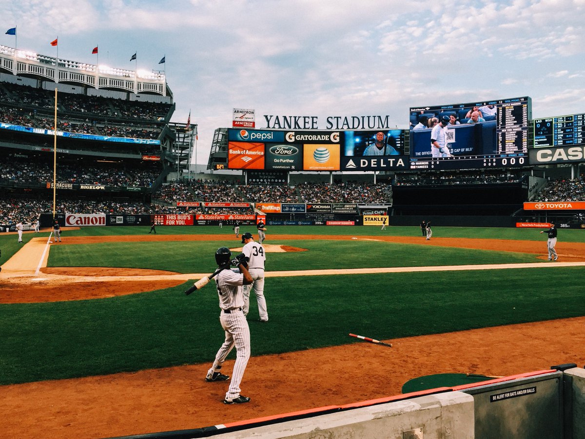 SophisticatedPM's tweet photo. The Mon-Fri grind has to end at some point.  It's time to finish the week and a great baseball season! Sit back, be proud of the work you've done. #MLB #Yankees #baseball https://t.co/gwbhGNWprN