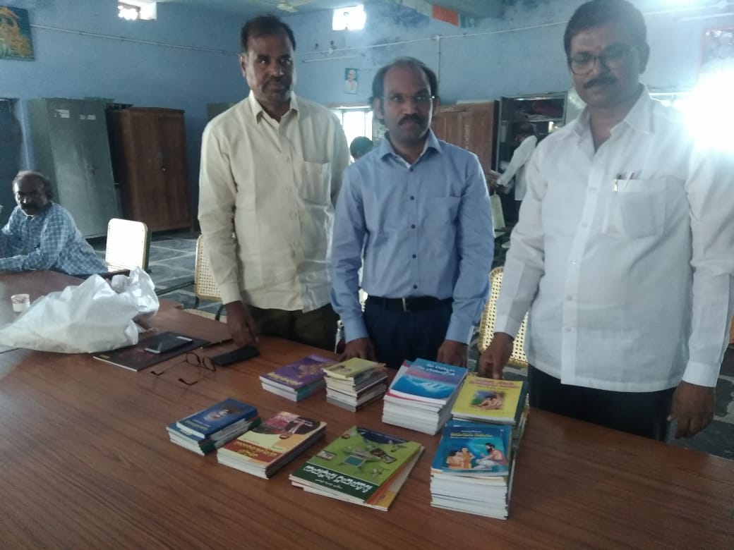 aprskalvabugga's tweet photo. Book Drive 2019 for library development. Thank you all for your support #Samyama2019 #Aprskalvabugga #Aakarsh https://t.co/ormFLg6G9T