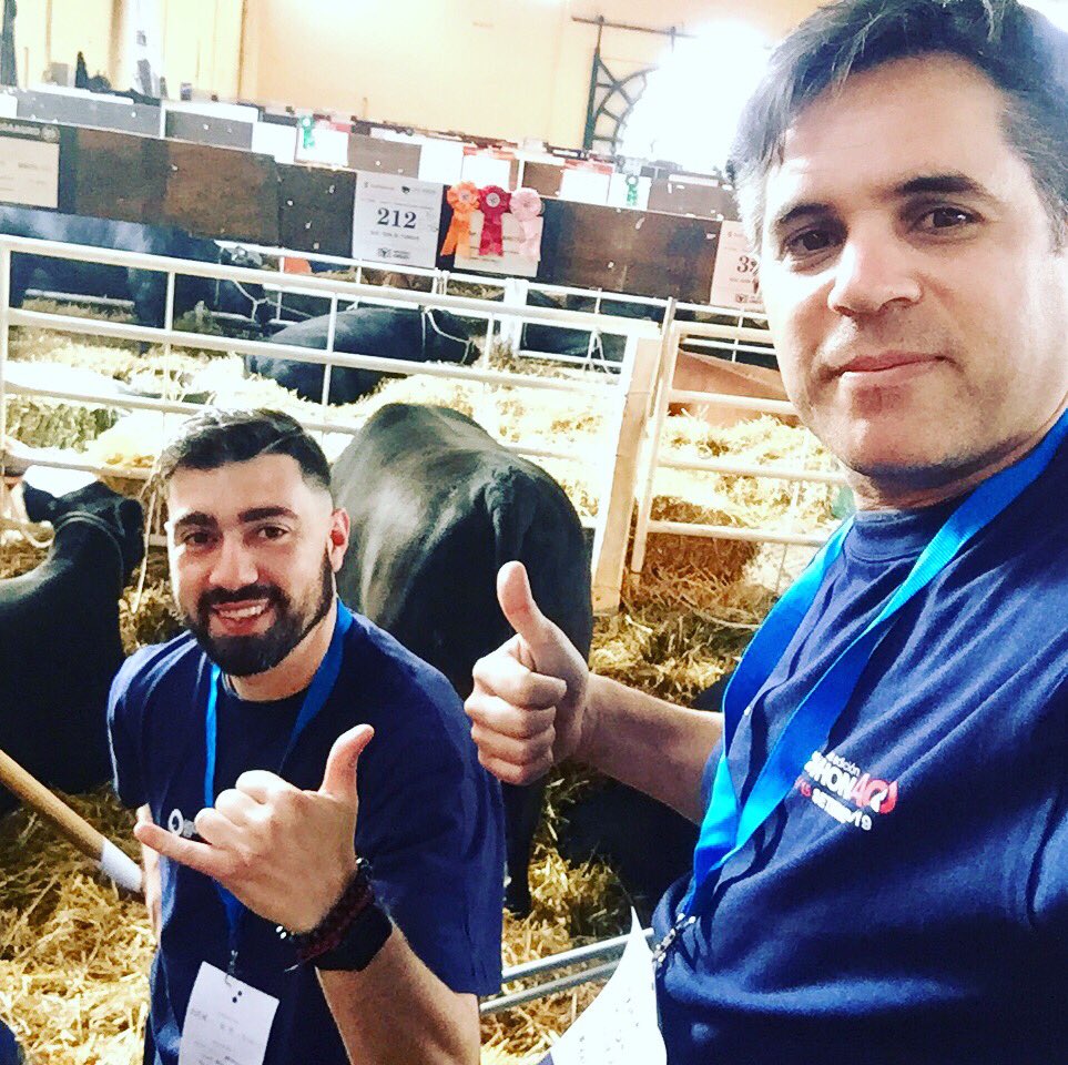 jdanieldiaz's tweet photo. Validando ideas 💡 con @germanuruguay para desafío de #hackatonagro https://t.co/m9zDWxi8Yt