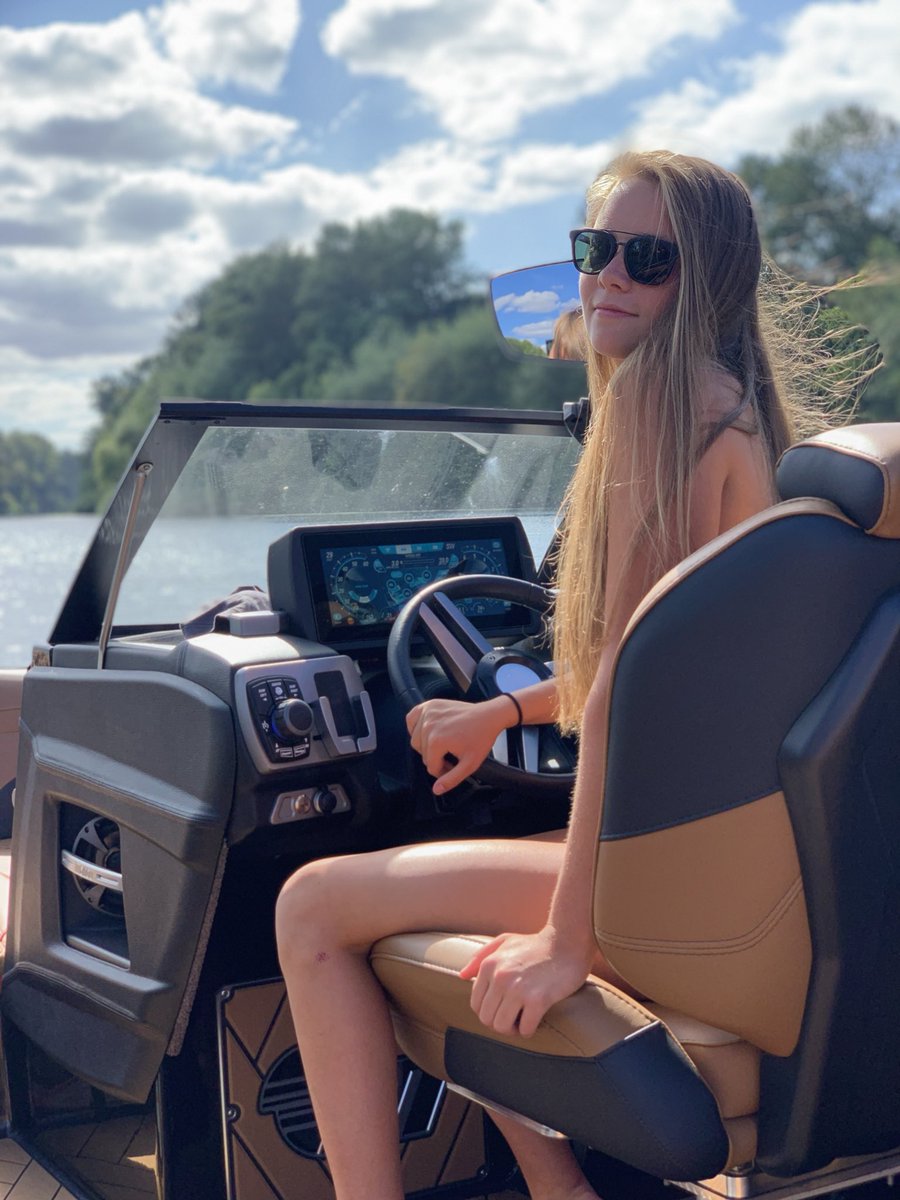 Molly_mcd4's tweet photo. Forever thankful for the life I live. Not sure how I got so lucky to spend everyday on the water, but I wouldn’t change it for the world. Summer 2019, hands down the best summer ever. https://t.co/uJoeCzguAQ