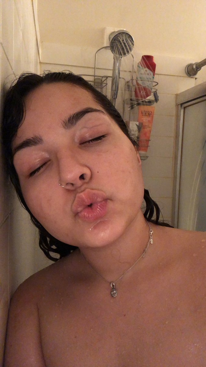 live from the shower 🚿 

getting ready to go to a local drive in theatre tonight to see IT 1&amp;2 super stoked 😍

$20 just to get in not including snacks and drinks ❣️

who’s funding my night? i’ll be posting pictures bc ik a lot of people have never SEEN a drive in 😘

#findom