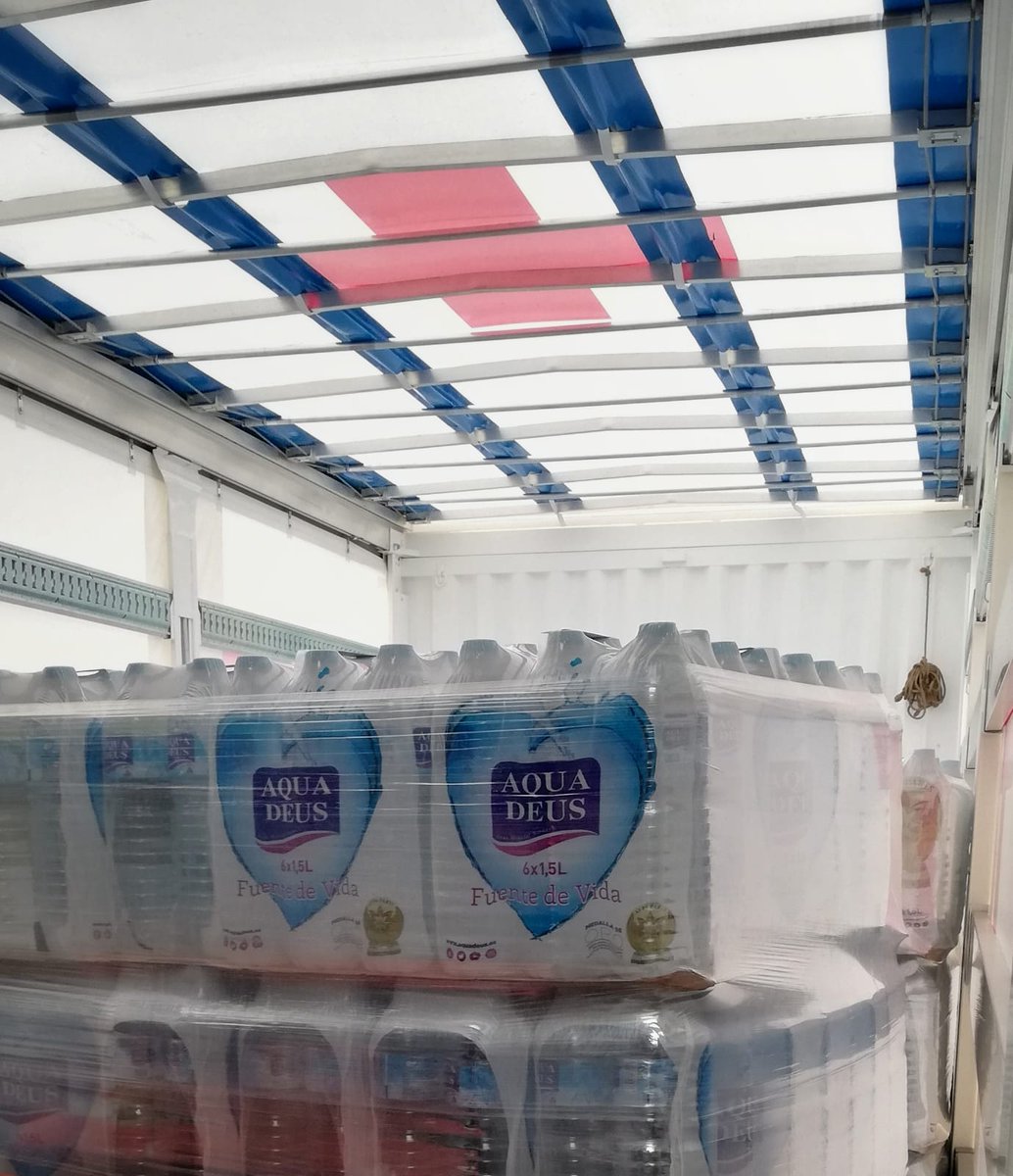 Día y noche. Ahí estaremos siempre que nos necesiten. En esta ocasión los camiones de los equipos de #emergencias (ERIE) de Cruz Roja de #Málaga, #Córdoba y #Almería han cargado agua en Albacete y se dirigen a las zonas de Alicante más castigadas por la #DANA <a href="/CRE_Emergencias/">Cruz Roja Emergencias</a>