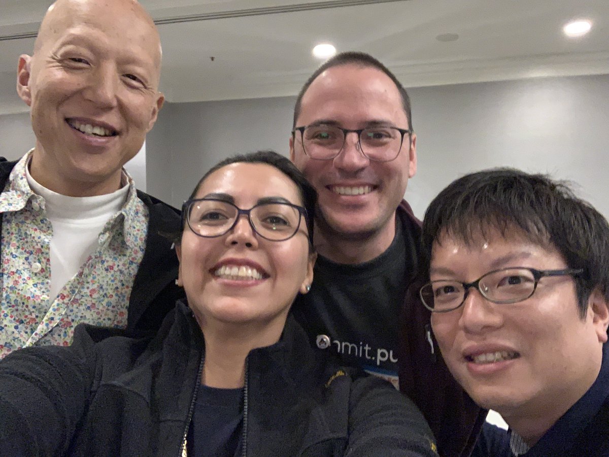 ixchelruiz's tweet image. Amazing fellow developers #JavaChampions Briefing @OracleCodeOne