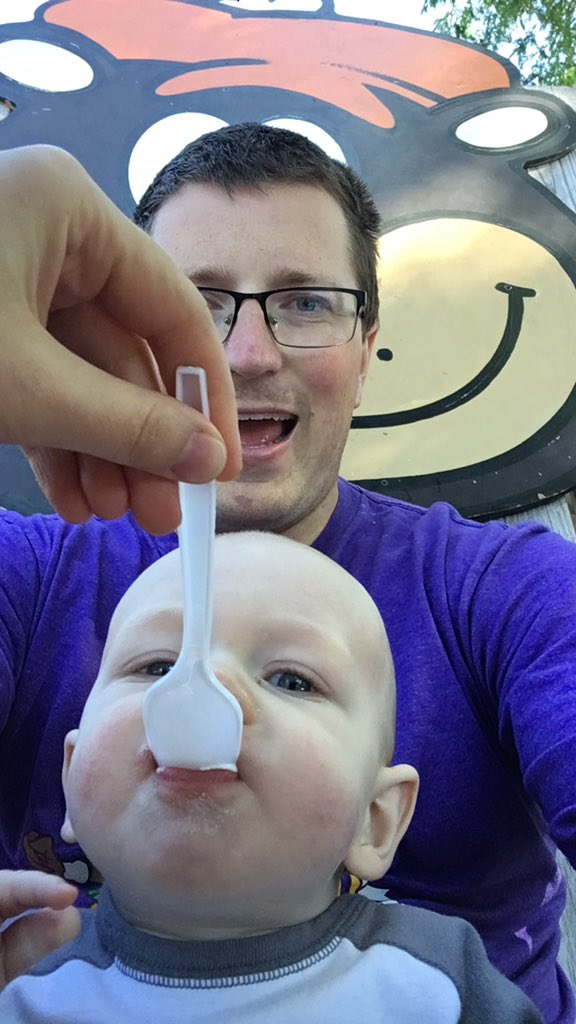 BarnasaurusRex's tweet photo. Quick family bike ride to A and W for some ice cream. https://t.co/EO8RmaFfHT