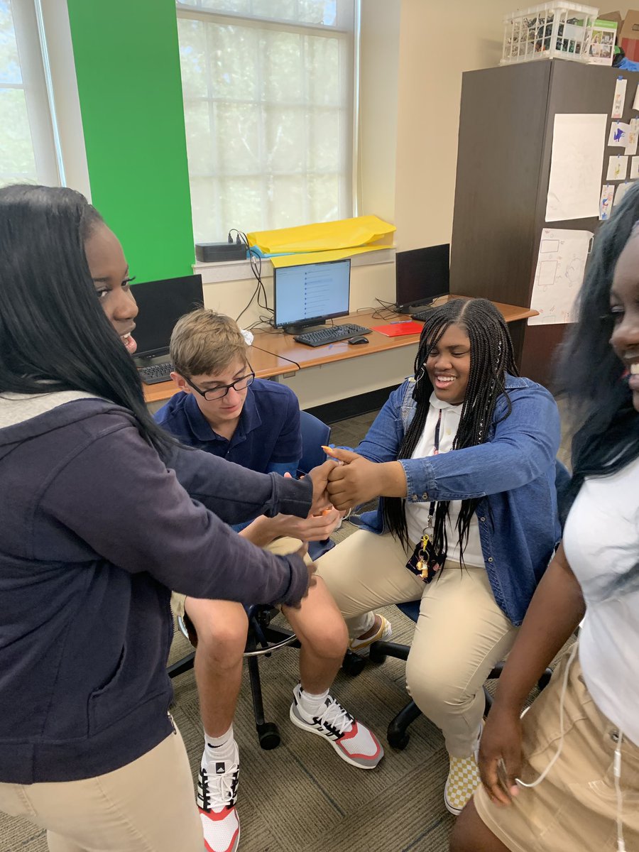 MsBoulineau's tweet photo. Had some serious massive multiplayer thumb wrestling battles! 10 positive emotions! @avantgame #ccsmsroom243 #xlap https://t.co/IhpOJnNIxe