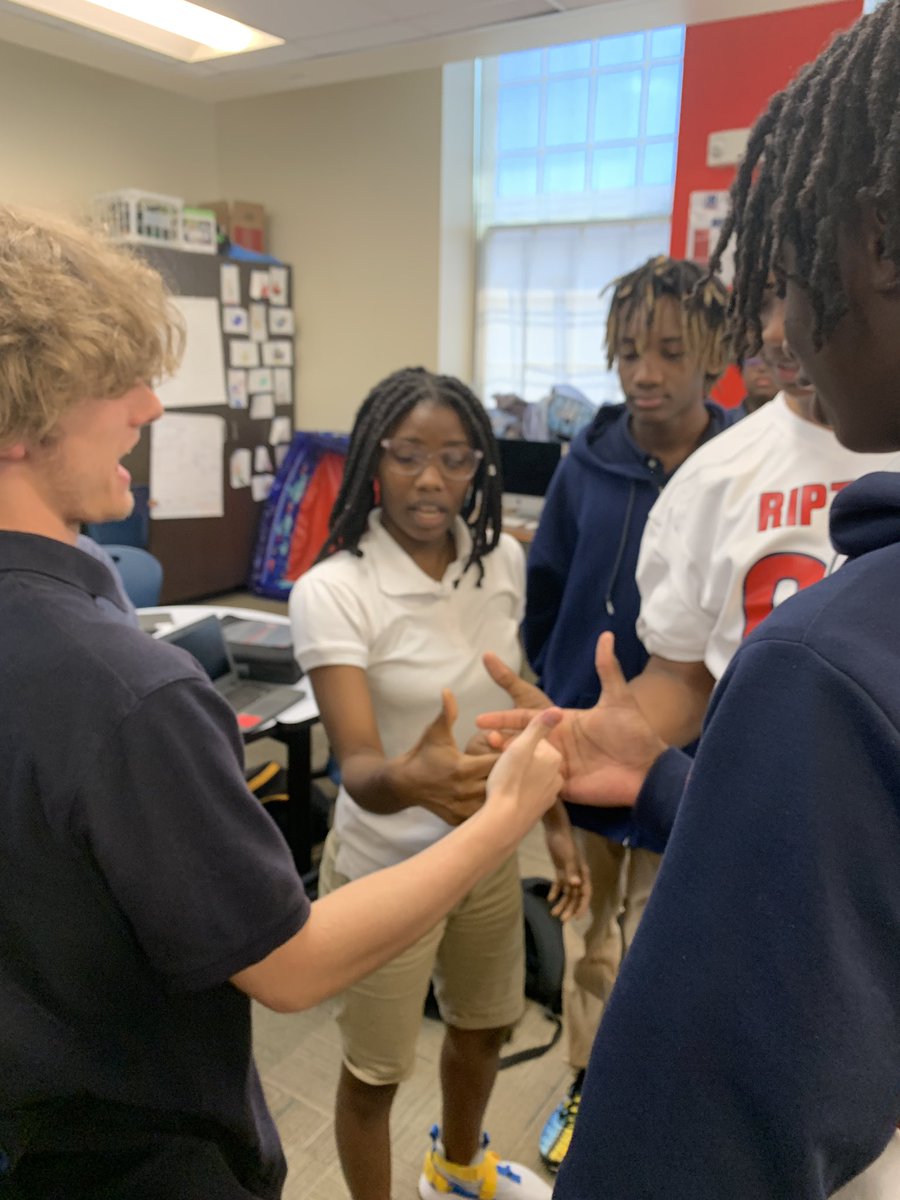 MsBoulineau's tweet photo. Had some serious massive multiplayer thumb wrestling battles! 10 positive emotions! @avantgame #ccsmsroom243 #xlap https://t.co/IhpOJnNIxe