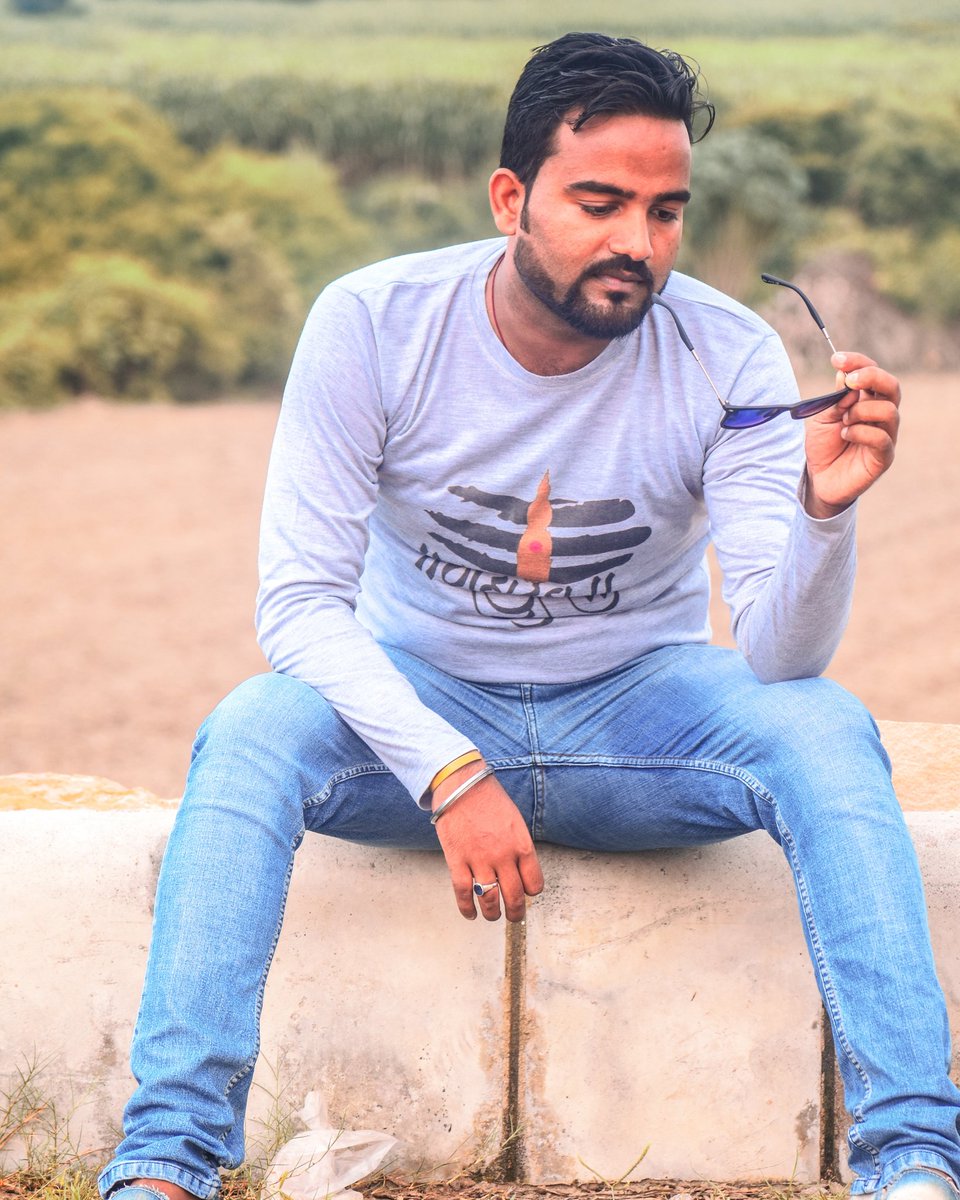 GauravSomil's tweet photo. #up32diaries
@@वो साथ होते तो शायद सुधर भी जाते,
छोड़ कर उसने हमे आवारा बना दिया। 💣
हम आपको सिर्फ एक बात समझाना चाहते हैं,
मतलबी लोगो से तो अपनी तन्हाई सौ गुना बेहतर है......#swagboy
#spicy🌶 #swaginfinity #streetphotography #attitudeproblem #apnaswag #apnaswag_apnastyle😎
रावण https://t.co/2XJnd0Vmk0