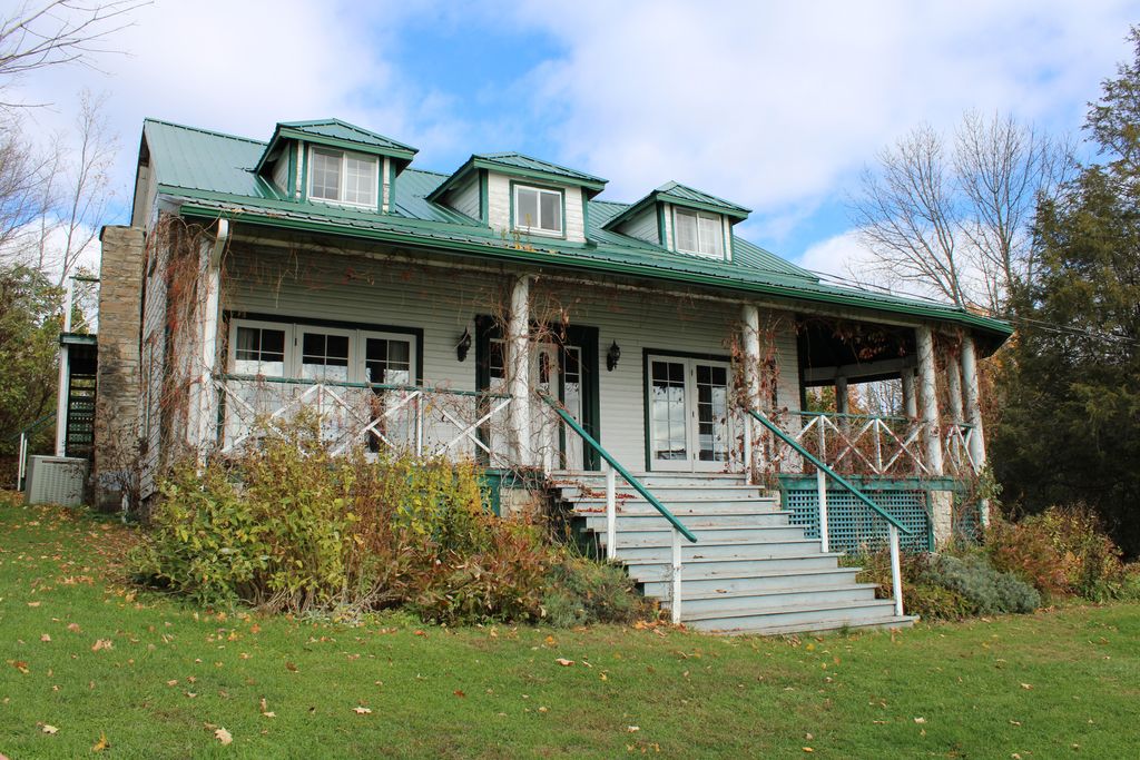 Not only do we use fresh-picked ingredients during the summer, we pickle, stew, and preserve so that, throughout the fall and winter, we still bring our garden to your table. Discover 5, 7, and 9 course dining at Mount Julian: buff.ly/2YNGhWK.

#culinarytravel #foodKN