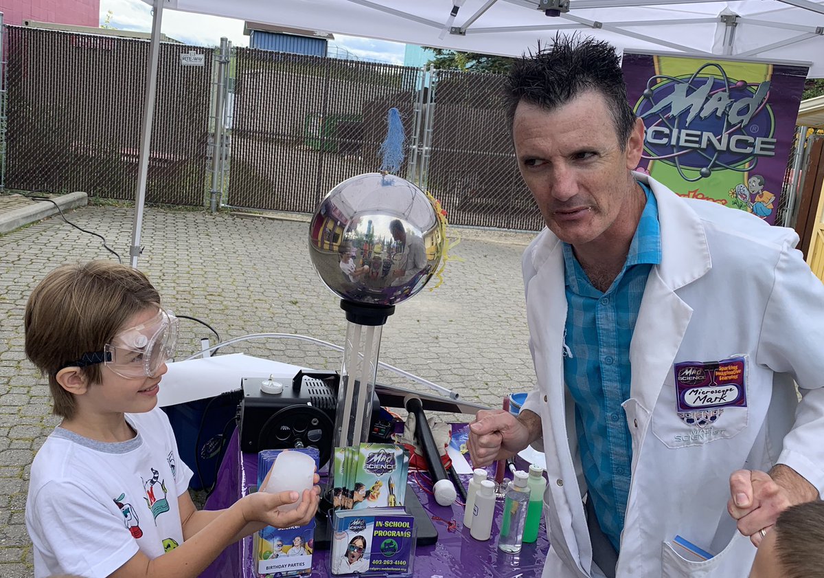 jr_reporteryyc's tweet photo. 👻The Halloweekends are back @CalawayPark! 🧙🏻♀️Witches School🧹Mad Scientist Lab⚗️Magic Show🧛🏻♂️Scary-o-kee🎤 Tons of sp👀ktacular #calawayfun!☠️
#capturecalgary #yycfun #yyc https://t.co/QPwvqJK9u2