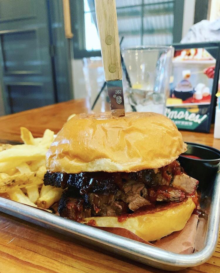 Saturdays are for BBQ Sammies🍖, Ice Cold Suds 🍺and College Football 🏈📺 Grab your friends and come watch the games with us at Beaver’s. #BoozyBeavers #GameWatchingParty #HouBBQ
