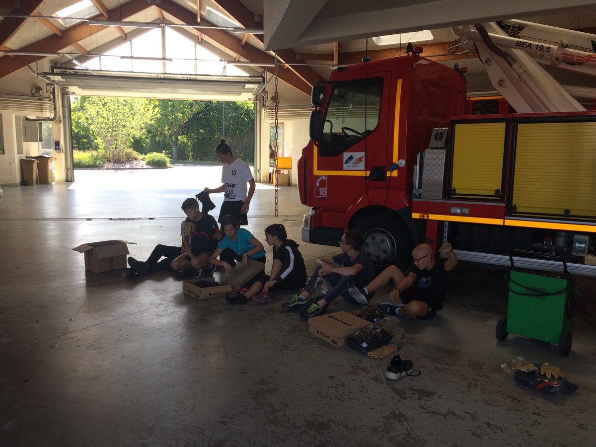 JSPmayenne's tweet photo. Moment important pour nos nouveaux JSP : l'habillement.
Merci marine L.👍 https://t.co/hPotEtW4Mg
