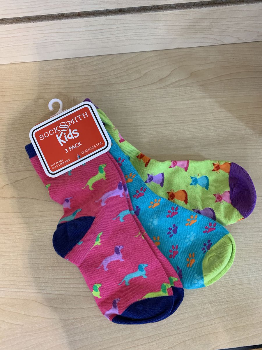 feetloveus's tweet image. NEW socks for adults + kids! 🧦 Stop in to check out all of our new patterns. 🍁☕️ #socksmith #patternedsocks #feetloveus