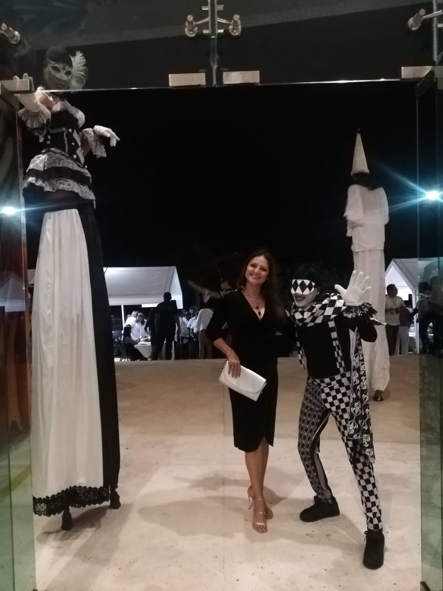 katymoreno's tweet photo. Muy grato asistir a el primer informe de Gobierno en Solidaridad de la Presidenta Laura Beristain Navarrete. En el teatro de la Ciudad de Playa del Carmen #1erInformeLauraBeristain https://t.co/jkete7UctJ