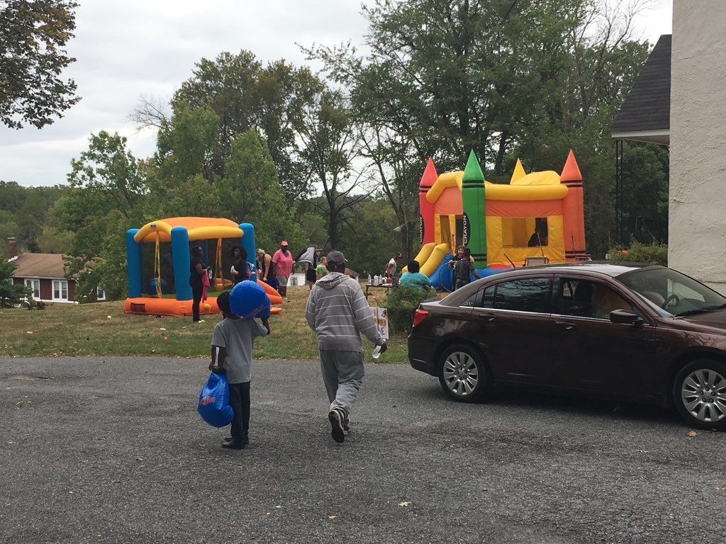 VoteStinnett's tweet photo. Community Day in Windsor Hills.  Community is an understatement when you see all of the smiles from the young and older folks.  It's more like FAMILY!  Great event!! https://t.co/AuBnH94Kvb