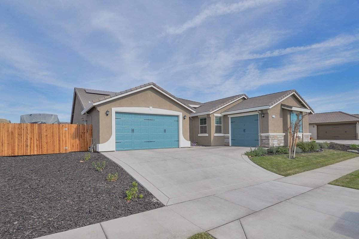 REAL ESTATE PHOTO WORKSHOPS! One-on-one or group workshops. dronephotocoach.com
info@dronephotocoach.com

#dronephotocoach #drone #realestatephotoworkshops #aerialdrone #uav #usas #aerialdronephotography #dronestagram #droneflight #dronecoach #droneworkshops #ashotaboveys