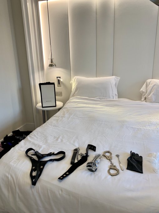 Made him buy me new Gucci then fucked him in the ass https://t.co/fkPI05oa5S