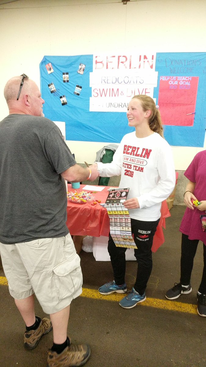 GalloSci110's tweet photo. Swim and dive fundraiser- thank you for your support! https://t.co/FVxbvnVtUd