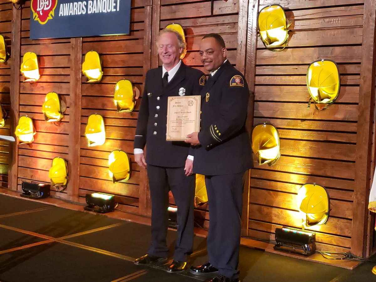 DallasFireRes_q's tweet photo. @DallasFireRes_q presents Driver Engineer, Paul Ferguson, with the John L. Linske #ServiceAward at the 2019 #DFRAwardsBanquet! @CityOfDallas #ServiceFirst #ServiceAlways https://t.co/sjxhGa5FsC
