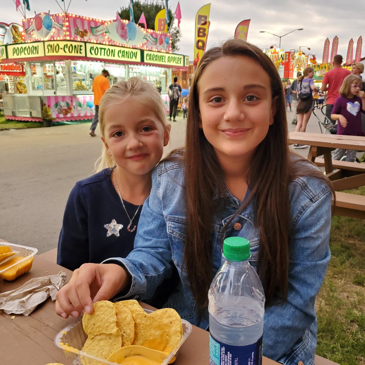 shellyberning1's tweet photo. Concert ready for Maddie! #claycountyfair https://t.co/nhcc1P3DRc