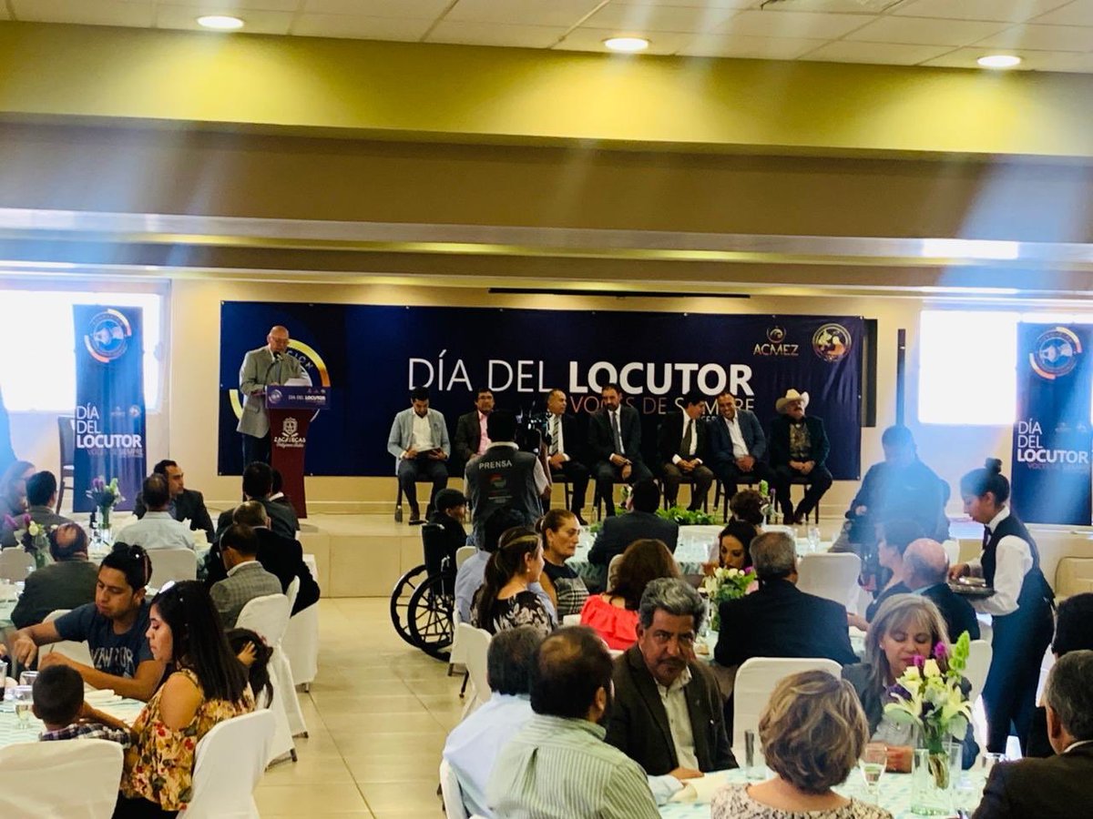 Hacer radio es transmitir sueños e ideas de manera diferente, transparente y creativa es contar historia a través del micrófono 🎙 reconocer el talento y las voces de Zacatecas es el motivo de la #FundacióndeEmprendesoresenComunicación #FelizdíadelLocutor