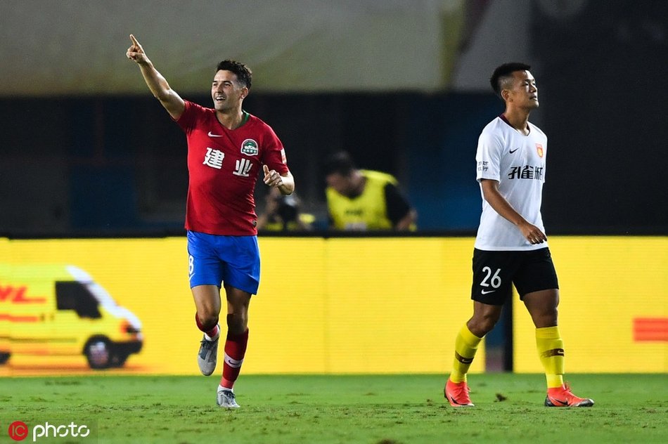 Superligachina's tweet photo. #Jornada24 @Superligachina| El #Hebei vuelve a acercarse peligrosamente al descenso tras salir goleado 4 (#TimChow, #WangShangyuan, #FengZhuoyi & #Bassogog) : 1 (#JiangZhipeng) de su visita al campo del #HenanJianye. https://t.co/3AxjmyLQod