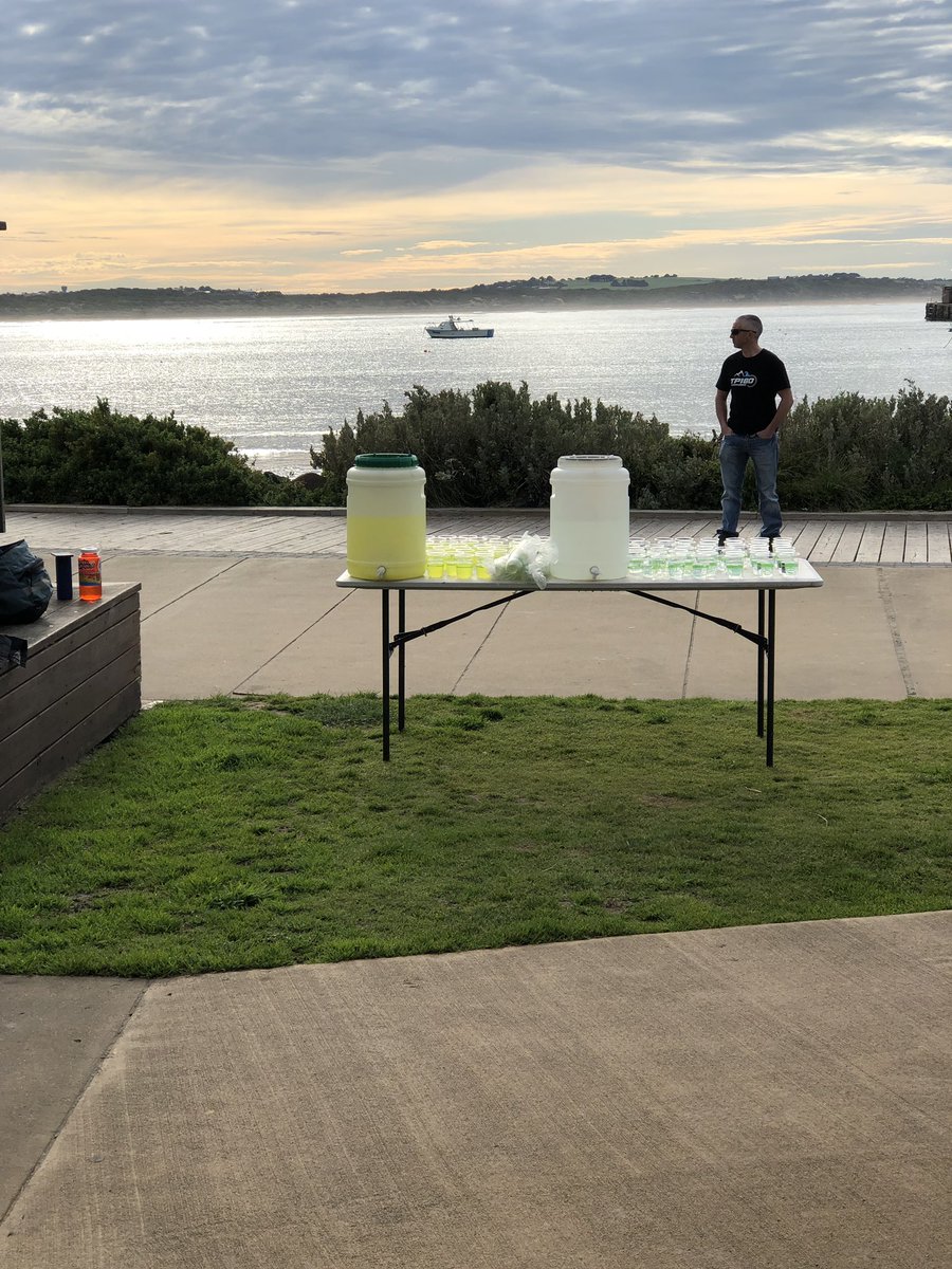 Bundogs's tweet image. Nice of Warrnambool Athletics Club to set up a hydration station for our swim #flatas #getinandgetwet #stillcold