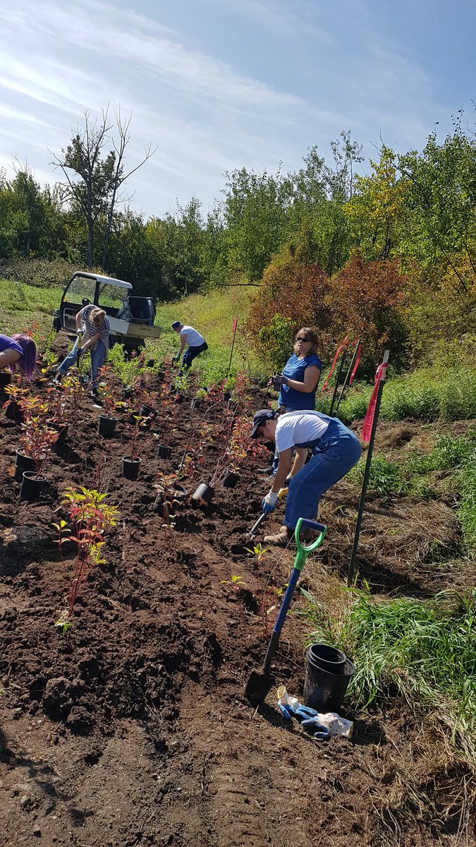 CityHallSchool's tweet image. Thanks @localgoodYEG and @yegparks&apos; #rootfortrees. It was a great day for the Plant Mob at the Valley Zoo.