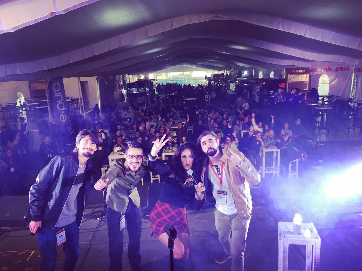 SoyKarenOficial's tweet photo. Se puso bien chidote en La Ciudad de las Motos 🏍 Gracias por invitarme 🤟🏼 #gig #onstage #jazzgig #jazzband #jazzquartet #jazzsinger #jazzmusic #jazzfusion #jazzy #concert #tocada #tocata #tokin #jazzmexico #jazzméxico #jazzmx #jazzdf #jazzcdmx #jazzcdmx2019 https://t.co/z2GaeostrK