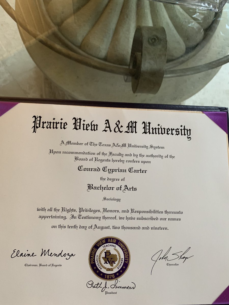 y_cradcarter's tweet image. Got my bachelors degree in Sociology with a minor in Behavioral Science. Another day of my life and I am a proud young black man. #pvamu19 #degree #hbcugrad #pvamualumni
