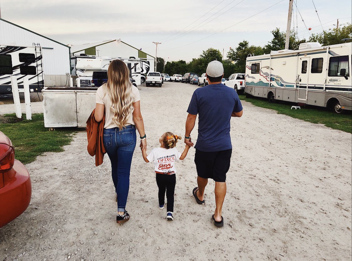 BrookeShuman_'s tweet image. Headed to watch Doug Clark’s #FinalWave at Knoxville Raceway 🏁