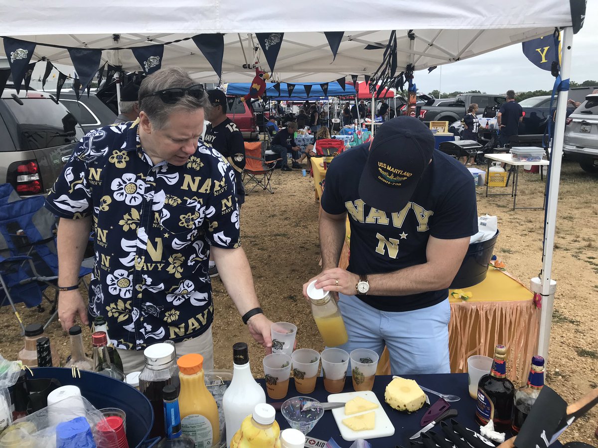 USNATailgate's tweet photo. #Navy #navygameday #RaiseTheSail #Annapolis https://t.co/UINyDOwwFX