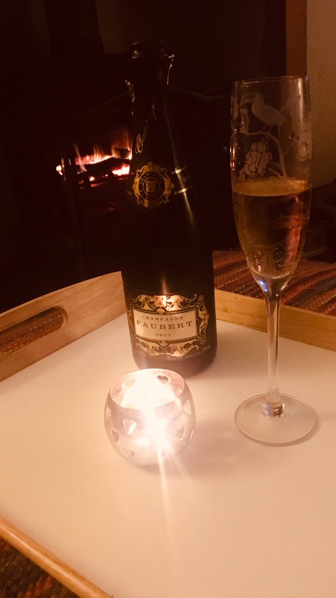 Thank you <a href="/Ocado/">Ocado</a> for the lovely free #champagne - perfect timing for #LastNightOfTheProms #ocadofreegift 🥂🍾