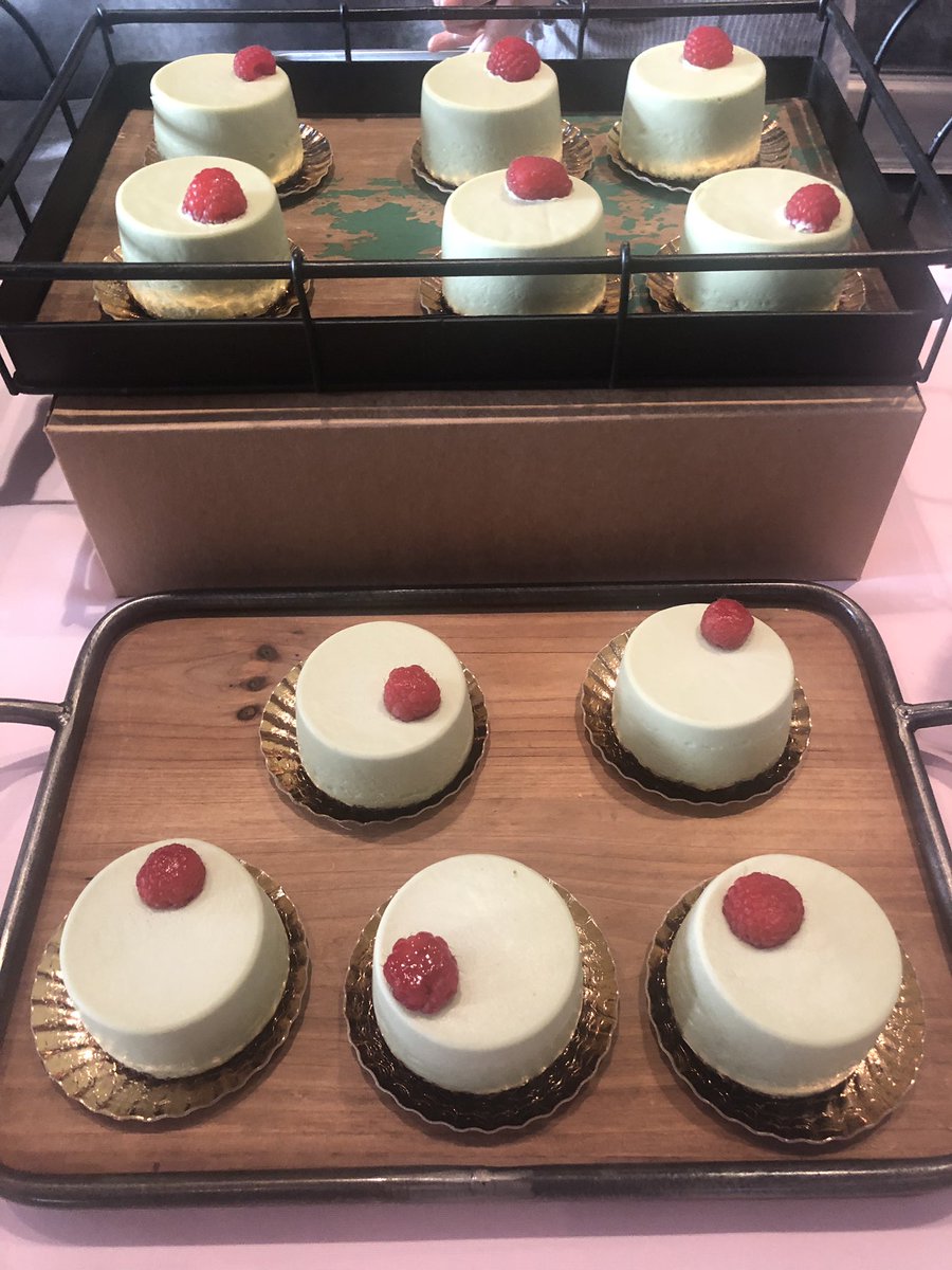 Bake The World A Better Place 🧁🍰🍩 featuring San Francisco’s top bakeries and patisseries benefitting @CUESA hosted by <a href="/BluestemSF/">Bluestem Brasserie</a>! <a href="/KPIXtv/">CBS News Bay Area</a>