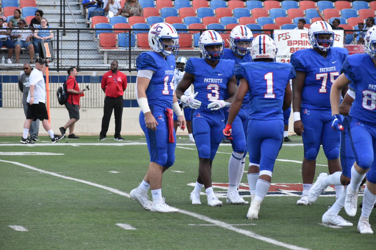 justamom48's tweet photo. #GeorgiaCommit 2020 3⭐️ ATH Corey Wren (#3) has just scored his 3rd TD and now has 196 yards so far in the game, this one was a 53 yrd run. 36-13 JC Patriots 1:00 left in first half
#BOTB https://t.co/dXyblQxQ1H