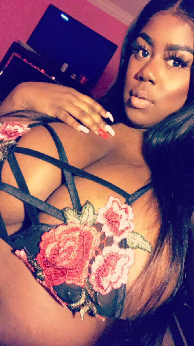 _cocoszn's tweet photo. You feeling this top? 💋 https://t.co/eh2ea8hrSS