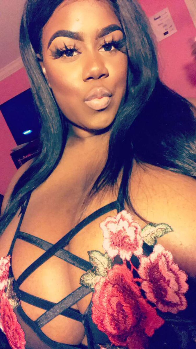 _cocoszn's tweet photo. You feeling this top? 💋 https://t.co/eh2ea8hrSS