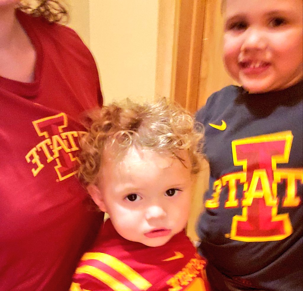LatinaFarmerUSA's tweet photo. I just wanted one perfect selfie to celebrate game day!! This is what we got!! Anywho... Go State! #CyHawk #cyclONEnation #collegegameday #CYHAWKWEEK #CyHawkTrophy #AgTwitter https://t.co/x8inMbjmSJ