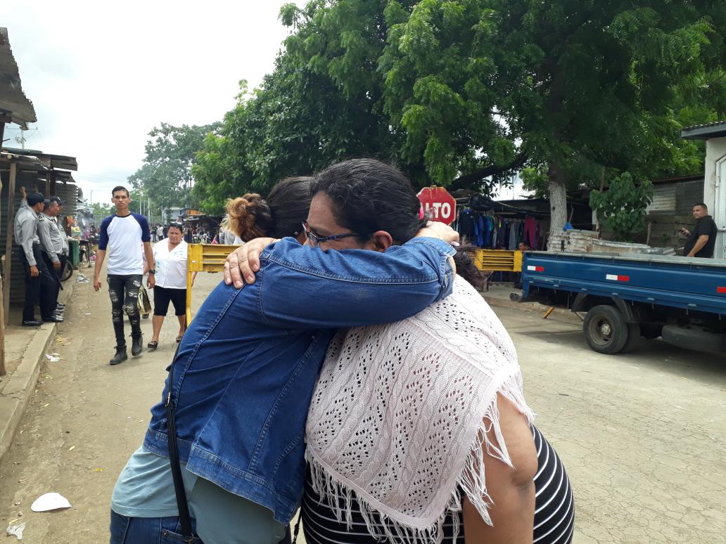 MarthaVasquezLP's tweet photo. Madres y esposas de presos políticos dicen que una vez más el régimen de Daniel Ortega se burló de su situación porque les dijeron a sus familiares que los liberarían y al final los volvieron a meter a las celdas.@laprensa https://t.co/fP6T21oq4o