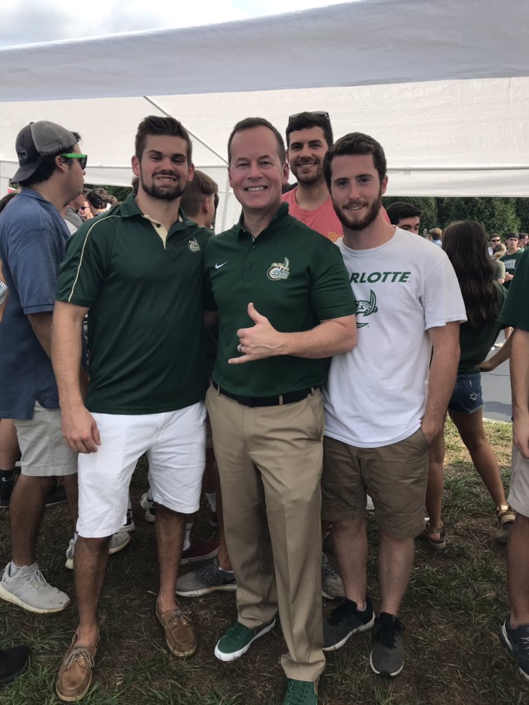 rmikehill's tweet photo. Love our students killing the tailgate game!! 💪🏻🤙🏻⛏🏈👏🏻 https://t.co/lrSEToCwl4
