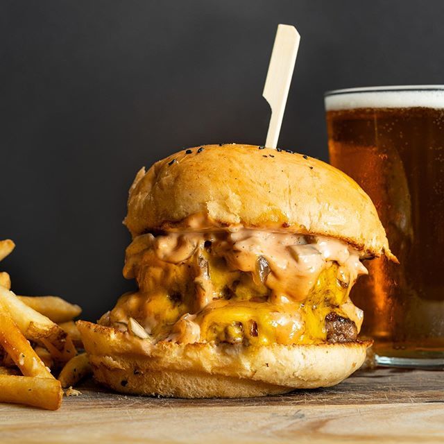 🚨Burger &amp; Beer Special🚨

Enjoy our massive 1/2 Pound 2nd Row🍔and <a href="/fir/">Fira </a> 805 Blonde Ale🍺 for $17.00🤤 ift.tt/32ECLQM