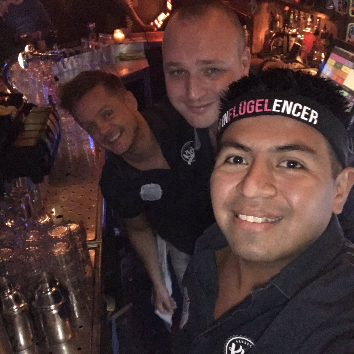 We zijn in Groningen! Feestcafe Klein #HandenVoorBier #Groningen #EnDaatGaatWeerEenDoosjeFlügel <a href="/BPMbookings/">BPM Bookings</a> <a href="/CafeKleinAmster/">Cafe Klein Amsterdam</a>