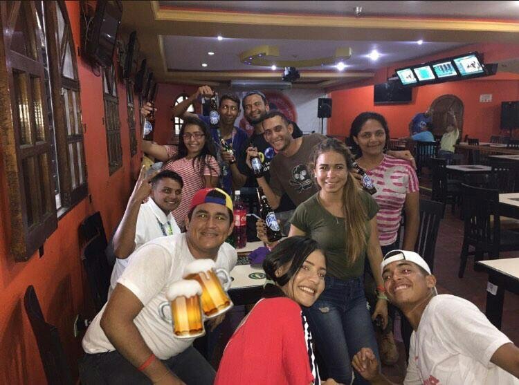 flamingo_plaza's tweet photo. Ellos si que Saben Elegir lo MEJOR😎son #FlaminguerosdeCorazon ♥
Se como ellos y Ven aprovecha TODAS nuestras #PromoFlamingo🍻 Desde unas #Birras bien Frías hasta una Rica Hamburguesa😋 ¡Te esperamos!
.
Utiliza nuestra etiqueta #FlaminguerodeCorazon para darles #RT a tus fotos https://t.co/aOyuQqujEM